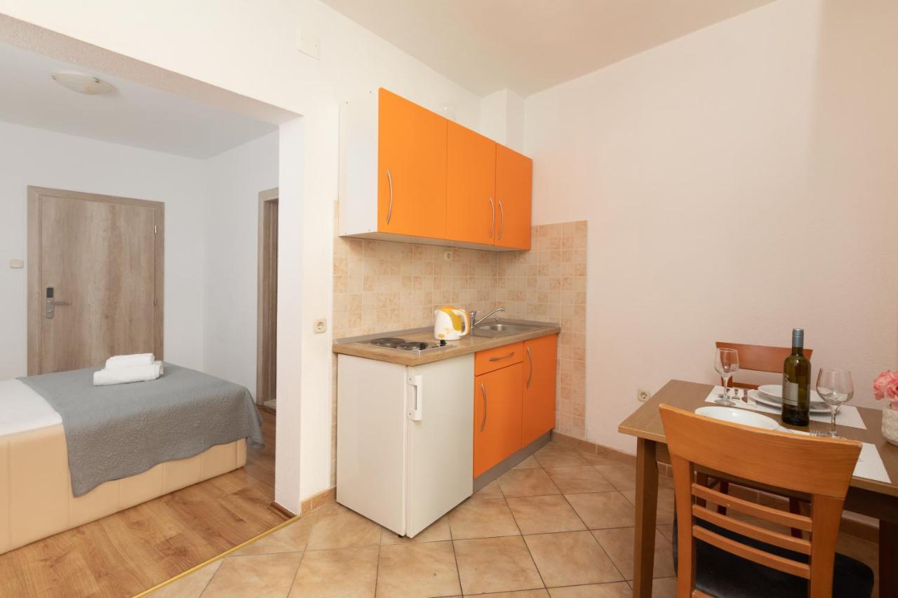 Apartments Petrovic Makarska Eksteriør bilde