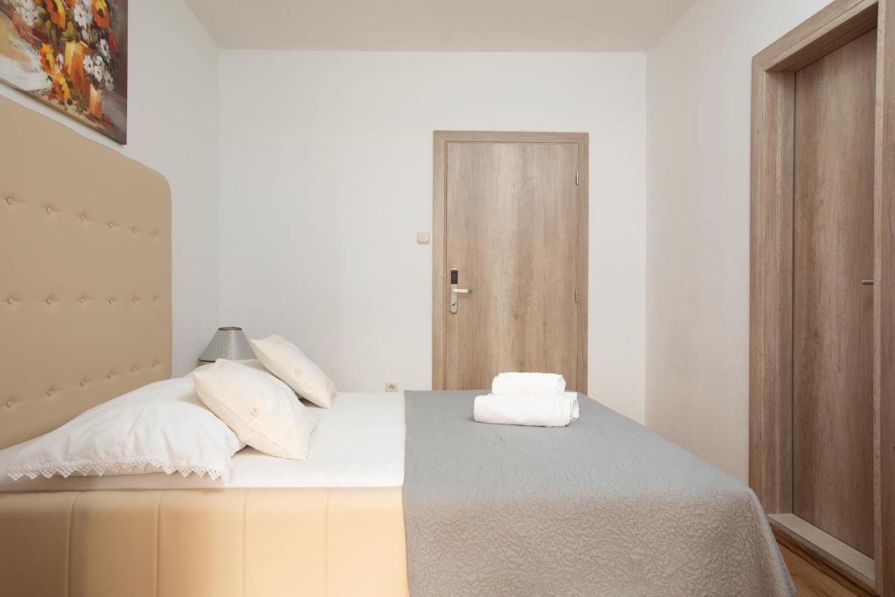 Apartments Petrovic Makarska Eksteriør bilde
