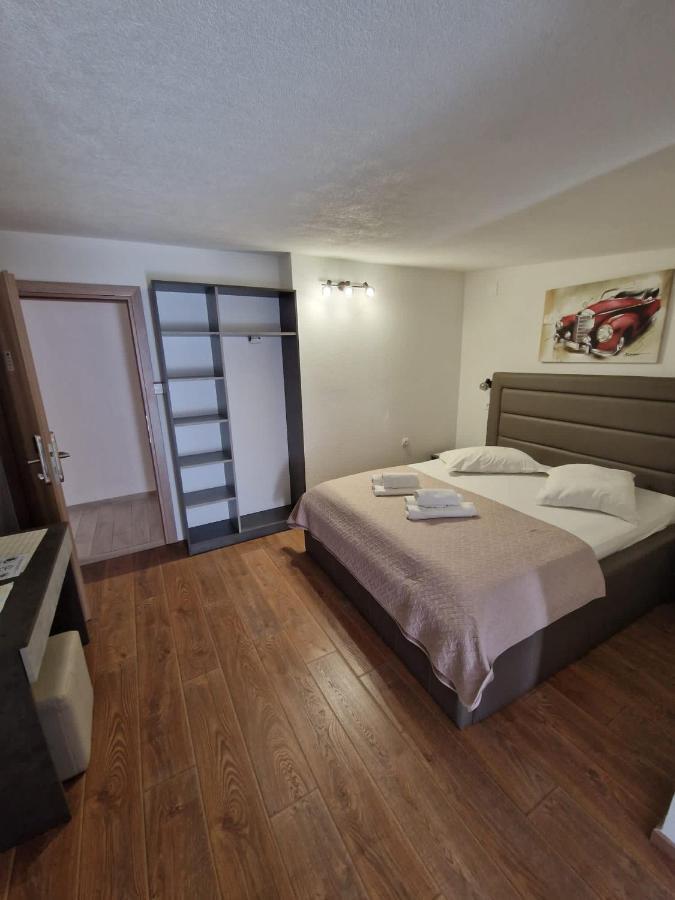 Apartments Petrovic Makarska Eksteriør bilde