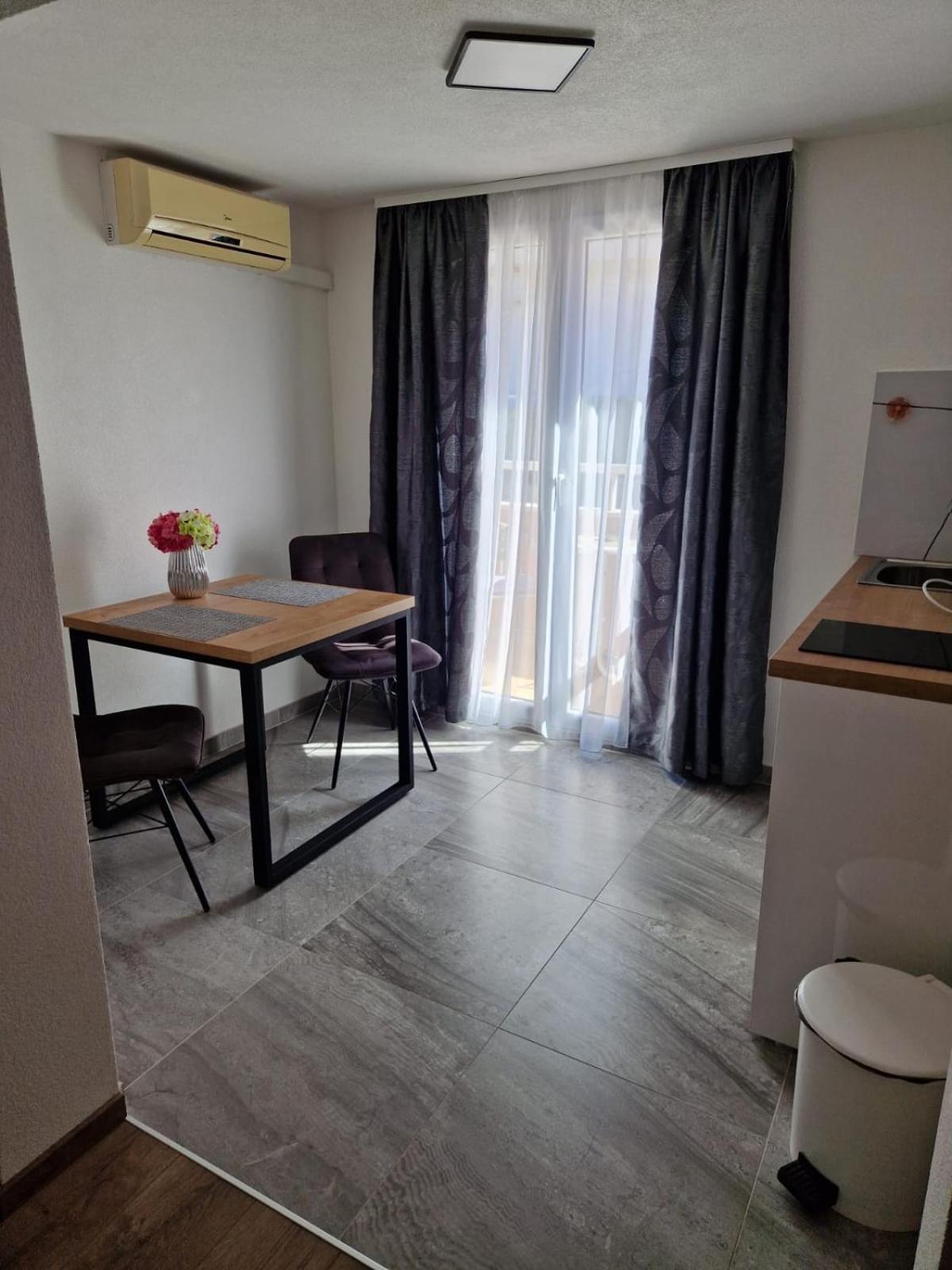 Apartments Petrovic Makarska Eksteriør bilde