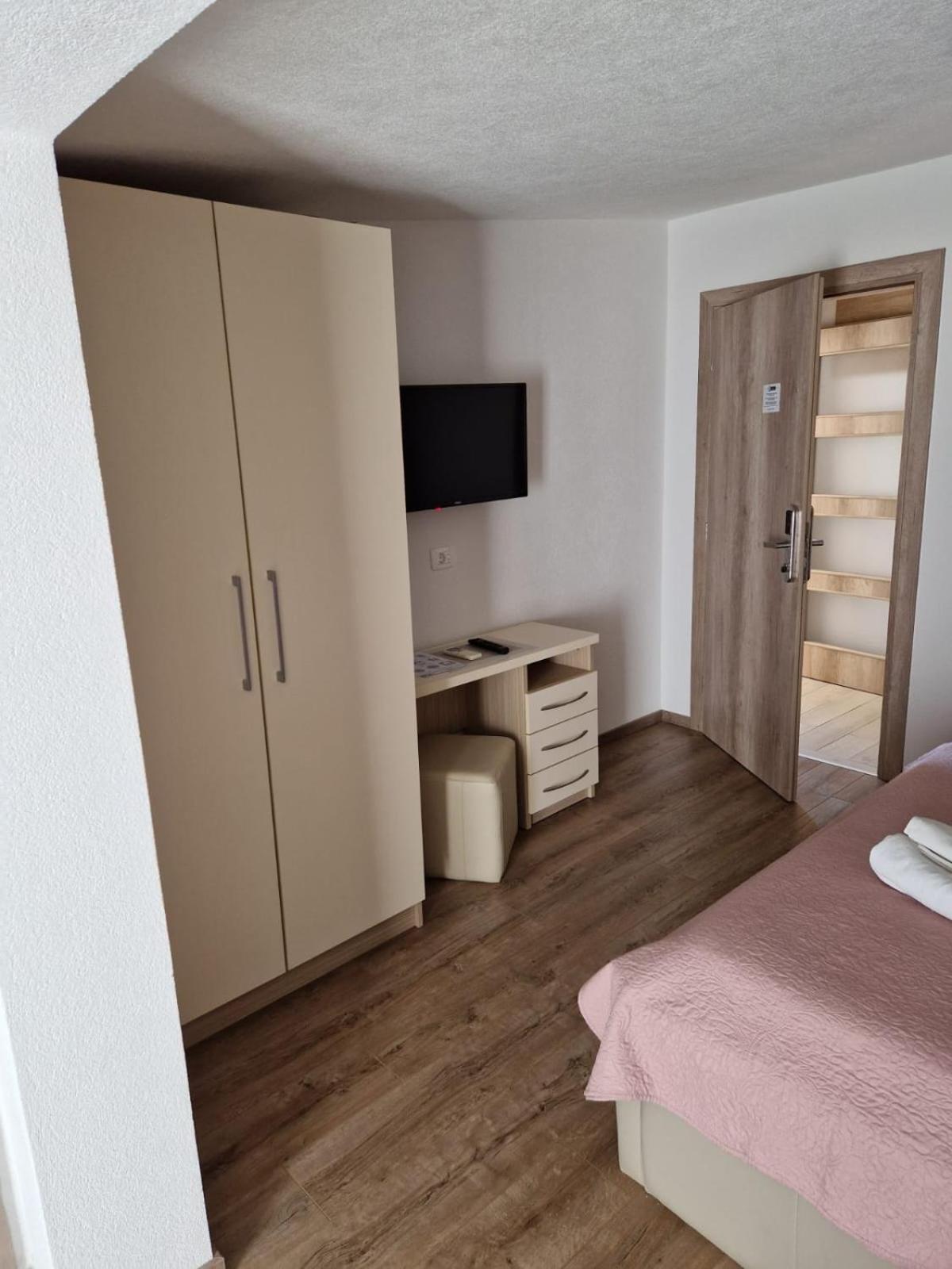 Apartments Petrovic Makarska Eksteriør bilde