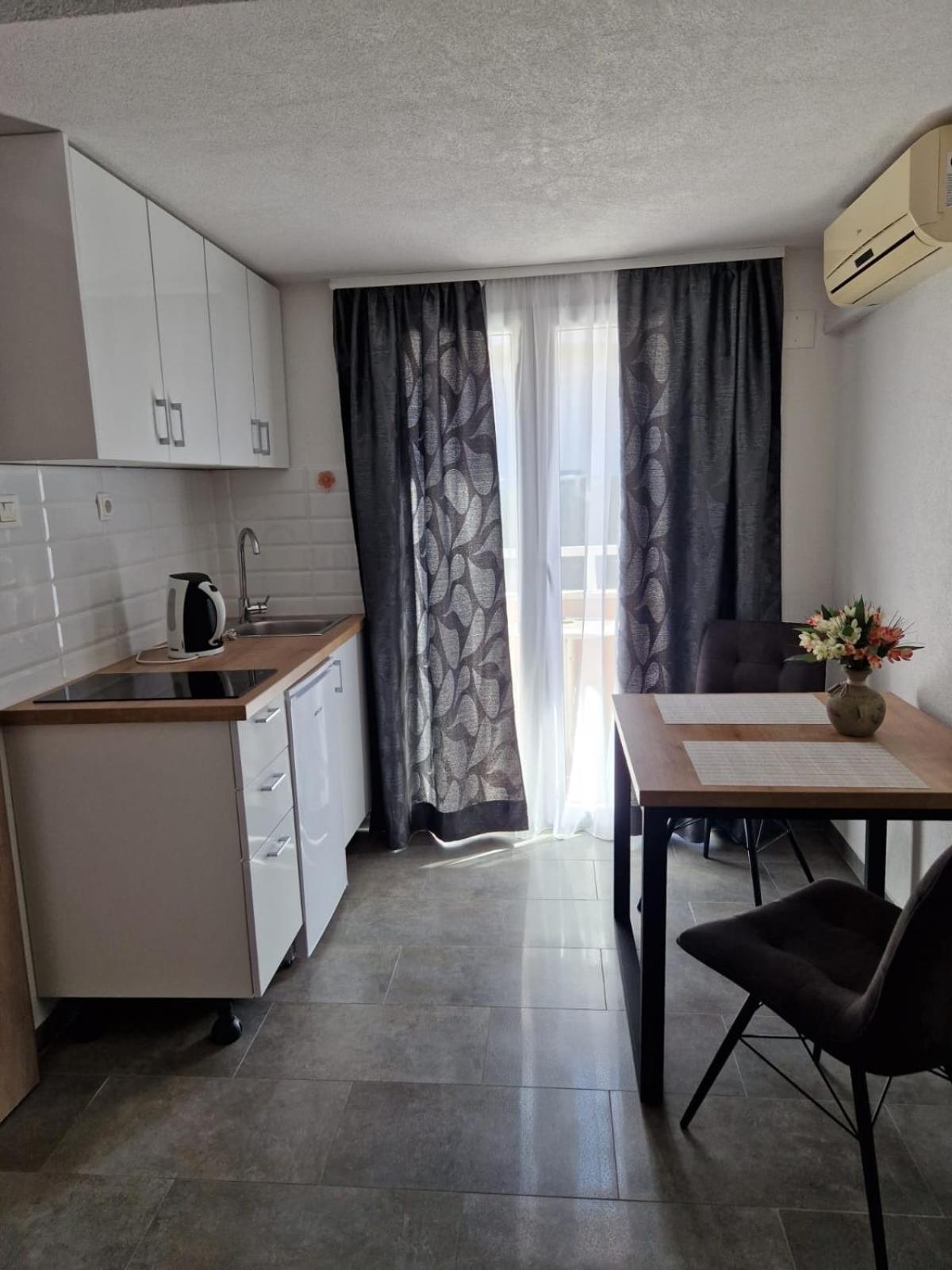 Apartments Petrovic Makarska Eksteriør bilde